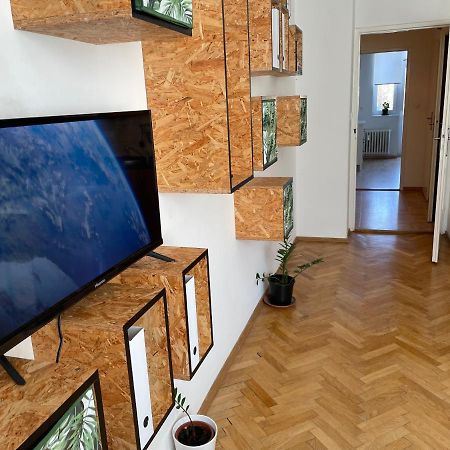 Cozy Apartment Near The City Center Hradec Kralove Exterior foto