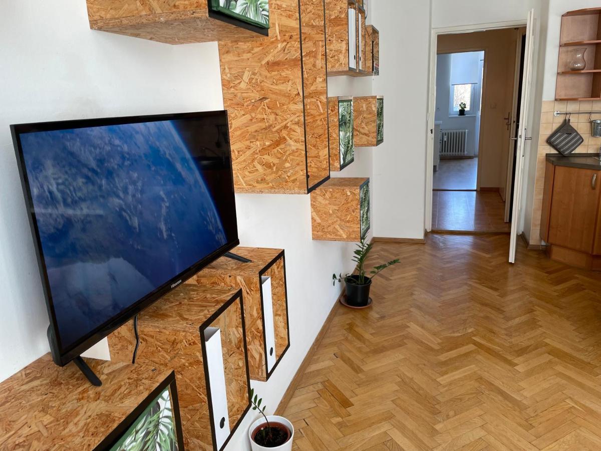 Cozy Apartment Near The City Center Hradec Kralove Exterior foto