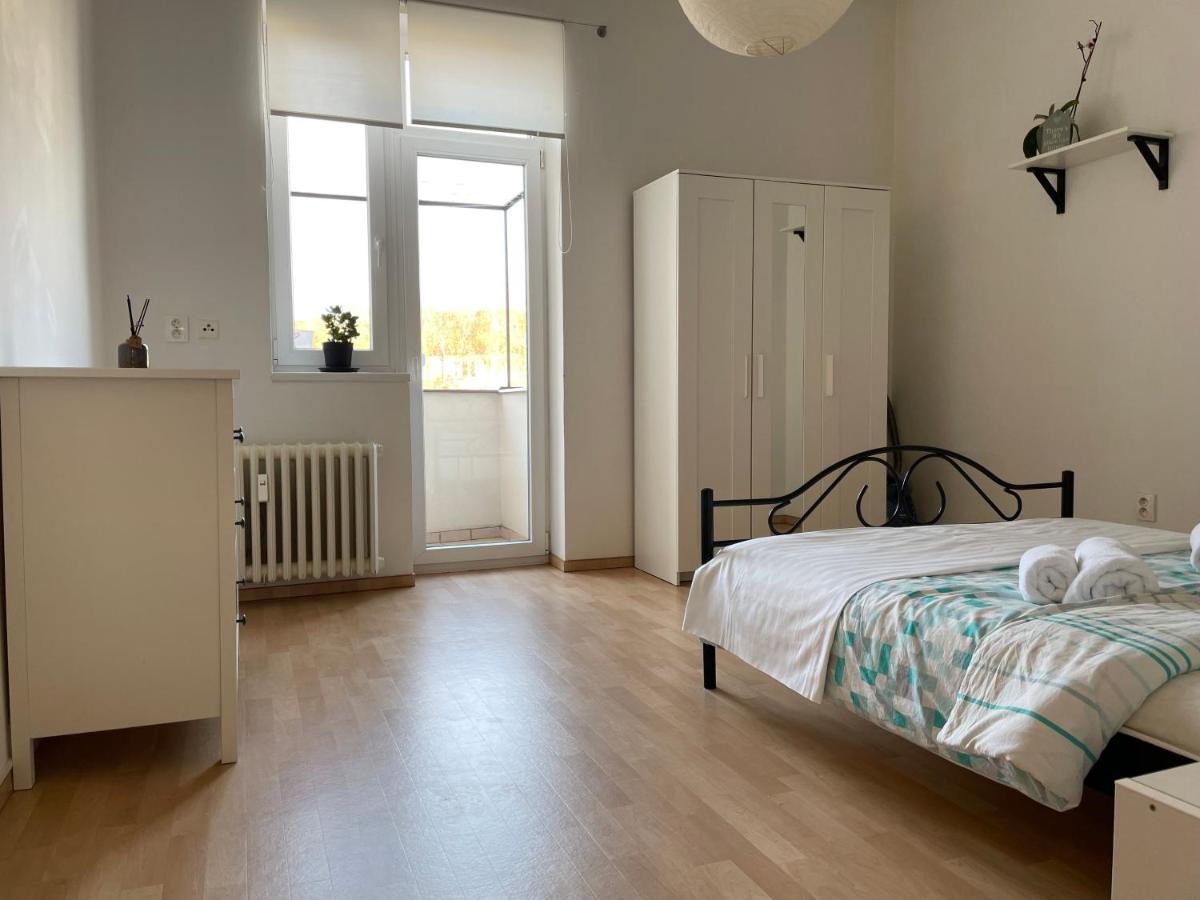 Cozy Apartment Near The City Center Hradec Kralove Exterior foto