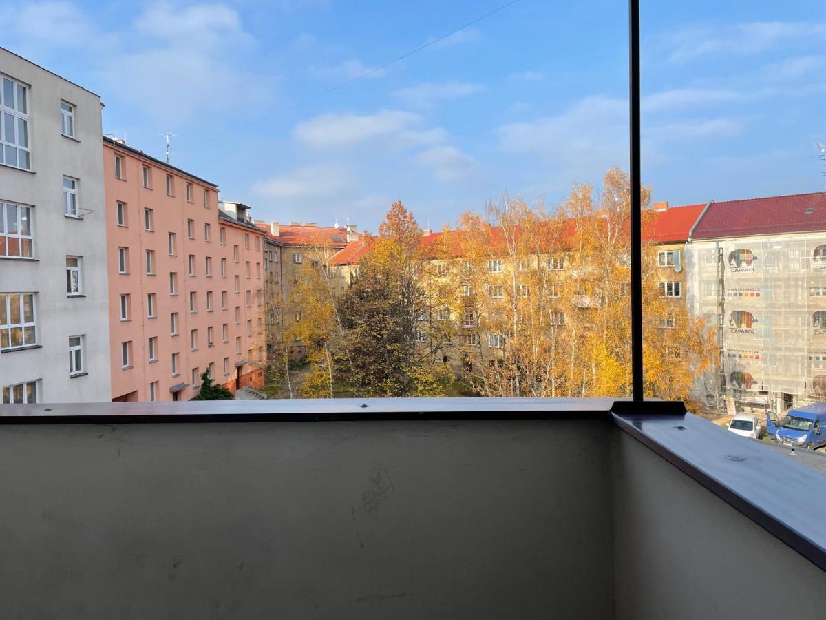 Cozy Apartment Near The City Center Hradec Kralove Exterior foto